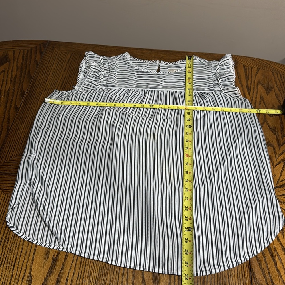 Loft black & white small stripe design with ruffle shoulders blouse L - Picture 9 of 13